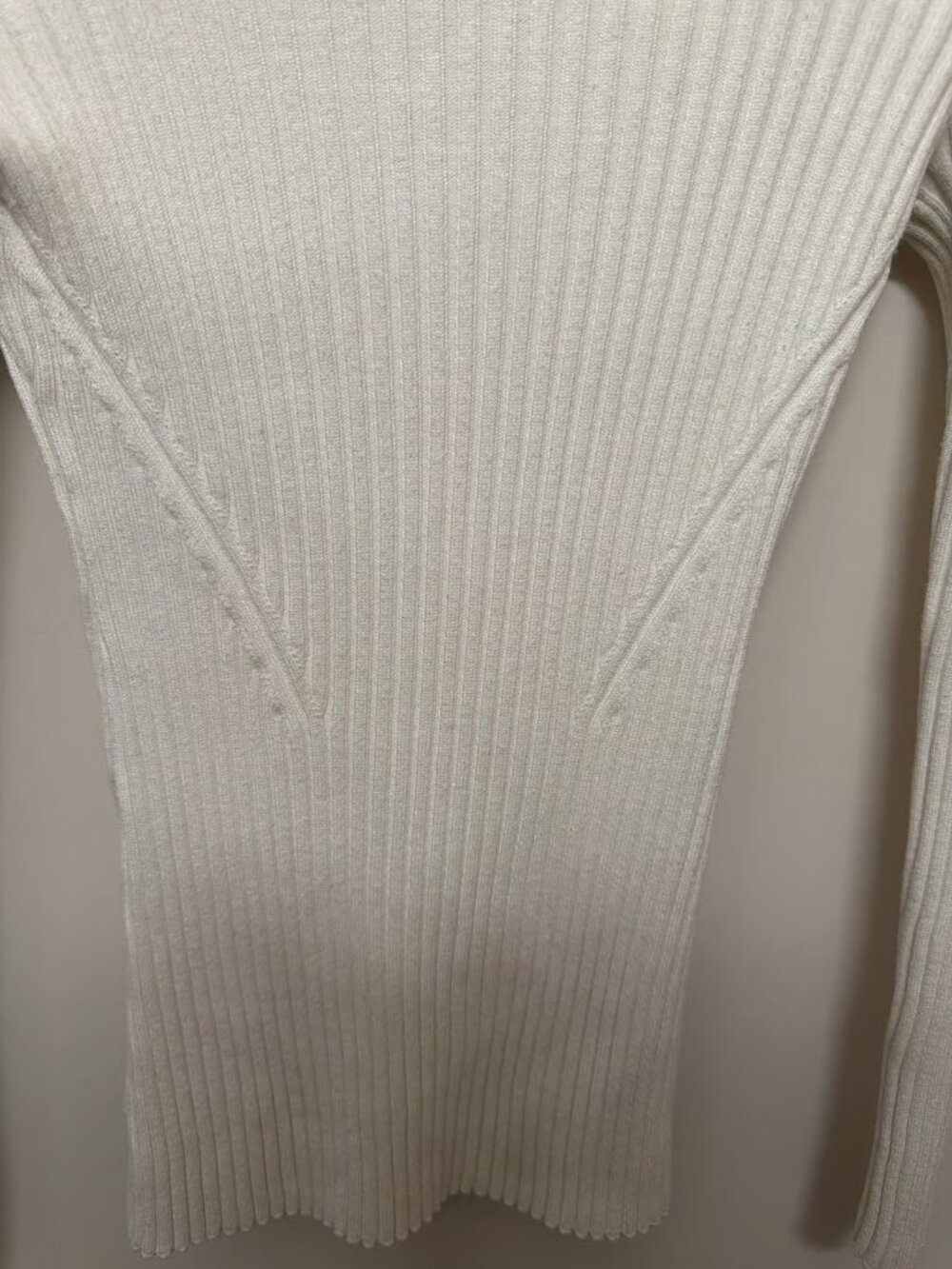 Off-White Ribbed Turtleneck Sweater - Picture 4 of 6